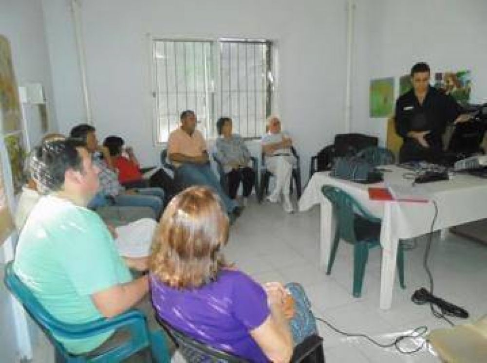 Charla policial y del Foro en la Junta Vecinal del Barrio Obrero