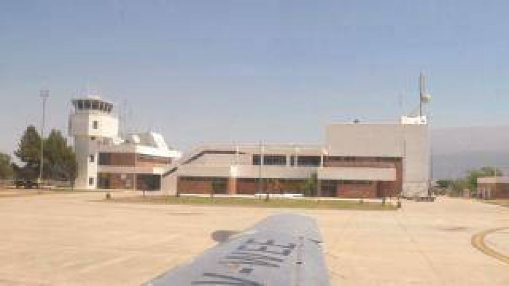 Aunque ayer pudo despegar el vuelo, el aeropuerto seguir� fuera de servicio