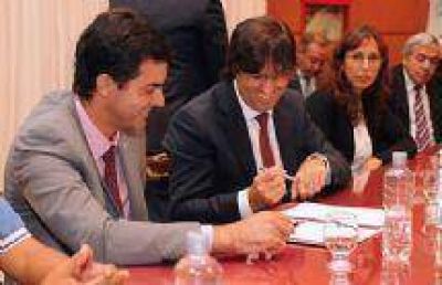 La Provincia cedi� terrenos para que 220 familias salte�as puedan acceder a una vivienda