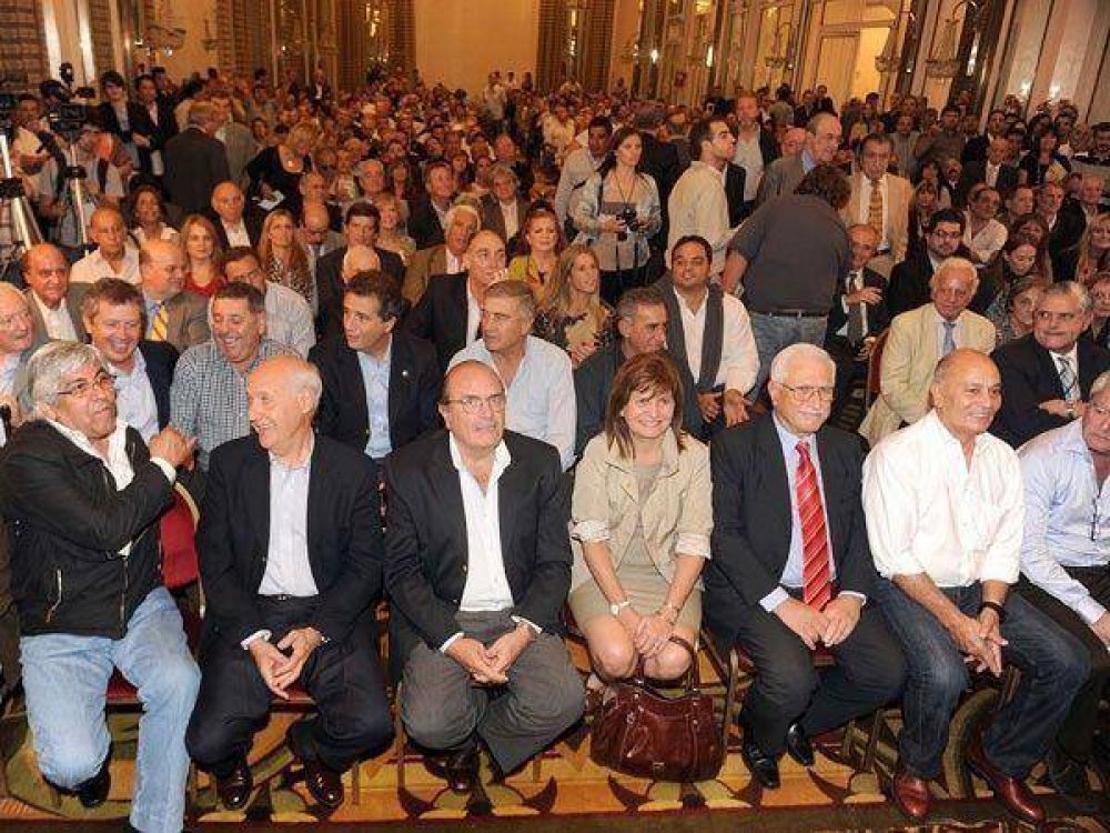Venegas junt� a Macri, Lavagna, Moyano