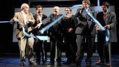 Feria del Libro: declaraciones cruzadas en la apertura