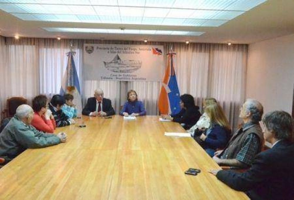 R�os y Crocianelli recibieron a jubilados del IPAUSS