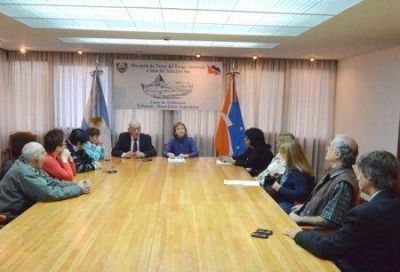 R�os y Crocianelli recibieron a jubilados del IPAUSS