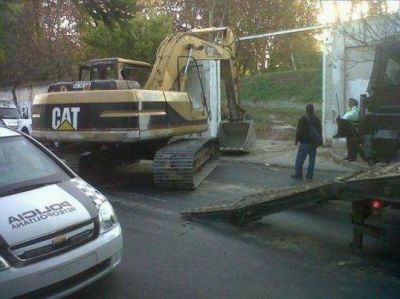 Violenta represi�n de la Metropolitana en el desalojo a los talleres del Borda