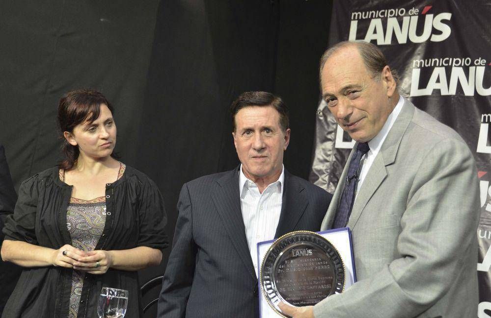 EL DR. RA�L EUGENIO ZAFFARONI DISERT� EN LAN�S 