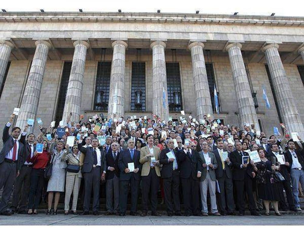 Protesta en la Facultad de Derecho contra el avance sobre el Poder Judicial