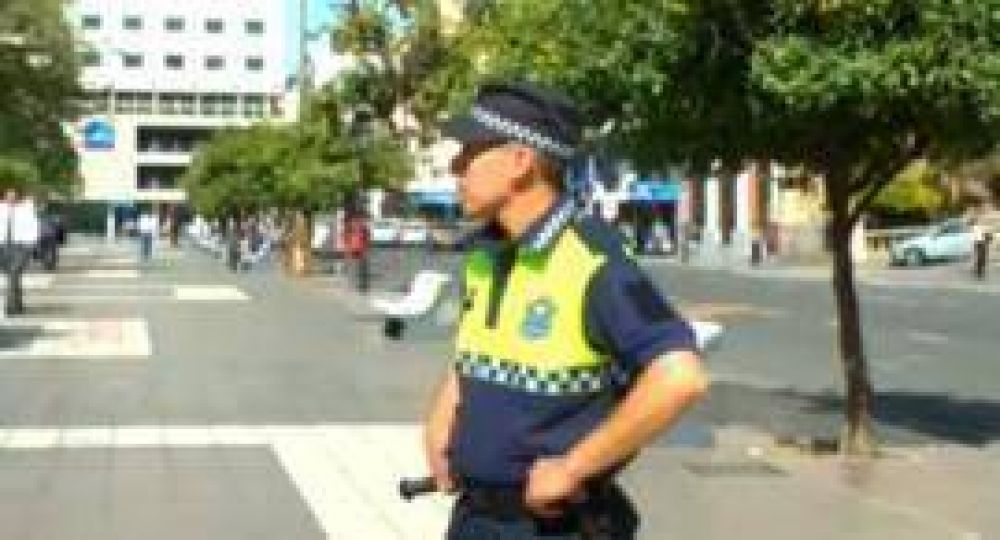 �Otro negocio? Obligar�an a que los polic�as se paguen el nuevo uniforme