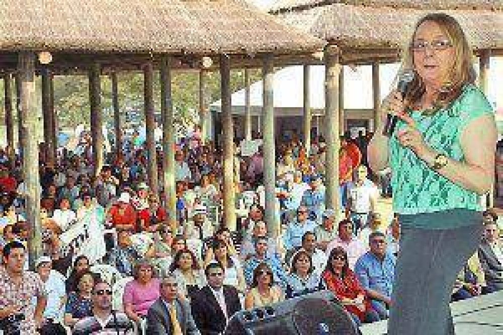 Alicia Kirchner destac� la baja de la provincia en el �ndice de la pobreza