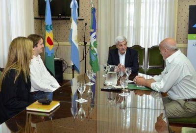 Luis Andreotti se reuni� con directivos del colegio BAICA  