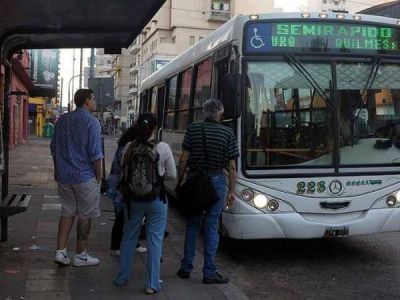 Pasajera le causa corte en un brazo a colectivero tras pelea por costo del boleto