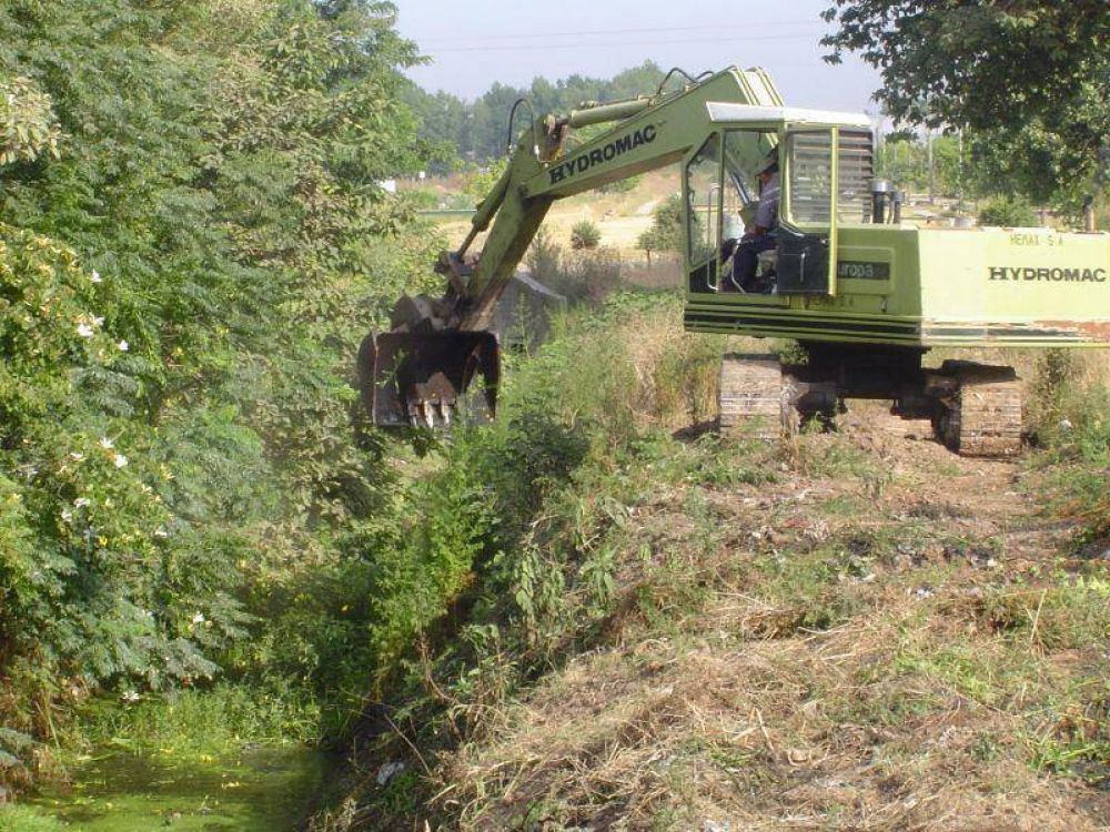 Brown: limpian el canal en San Jos�