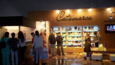 Presentan �Efem�rides catamarque�as� en la 39� Feria del Libro de Buenos Aires