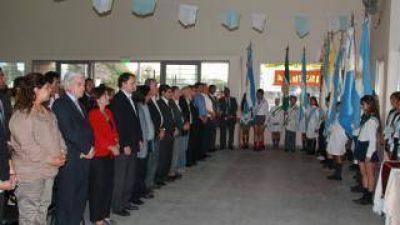 Luc�a Corpacci dej� inaugurada la nueva escuela secundaria N� 83, de Pozo El Mistol