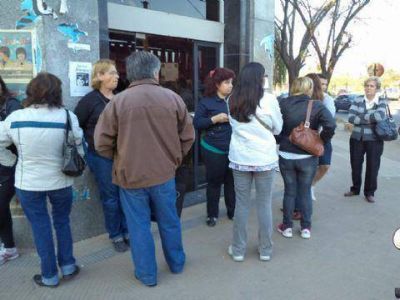 Siguen otorgando cr�ditos para los inundados 	