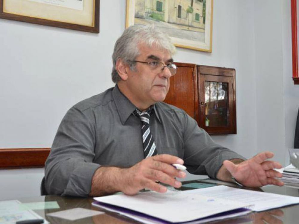 Piden mobiliario en el Normal