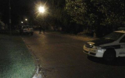 Lo arrojan de un auto y lo asesinan de varios balazos