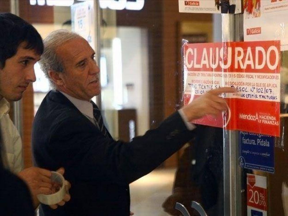 Clausuraron 40 comercios esta semana por no emitir factura en el Gran Mendoza