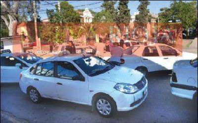 Taxistas se manifestaron en la justicia por las licencias �truchas�