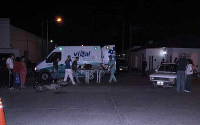 Madre e hija hospitalizadas tras ser embestidas por un auto