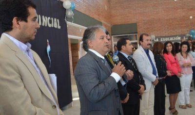 El gobierno anunci� la construcci�n de 10 nuevos edificios escolares