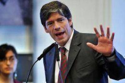 Abal Medina: "Nos preocupa el nivel de violencia en la represi�n de la Metropolitana"