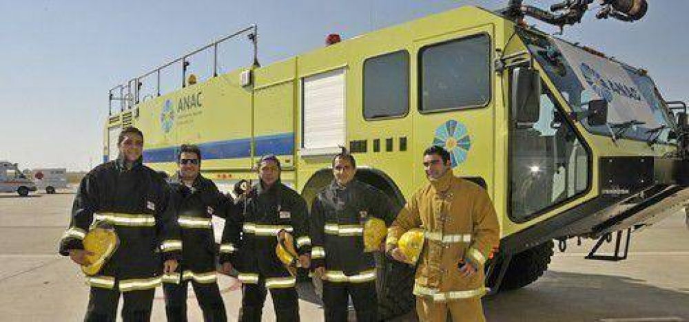 Entregaron nuevas autobombas al aeropuerto Taravella