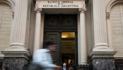 El Central controlar� m�s a qui�n saque d�lares en el exterior