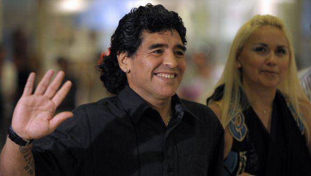 Maradona le cort� la tarjeta a Ver�nica Ojeda