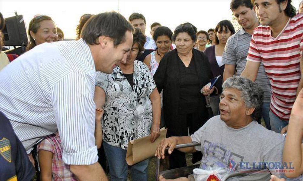 Camau y Fabi�n R�os recorrieron el barrio Ponce en una jornada de trabajo junto a los vecinos