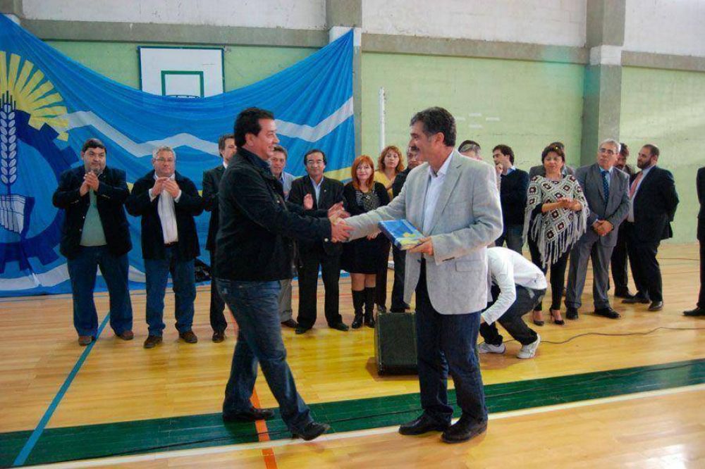 Entrega de t�tulos: otras 60 familias cumplieron el sue�o de la vivienda propia