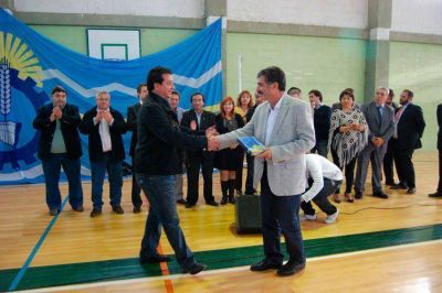Entrega de t�tulos: otras 60 familias cumplieron el sue�o de la vivienda propia