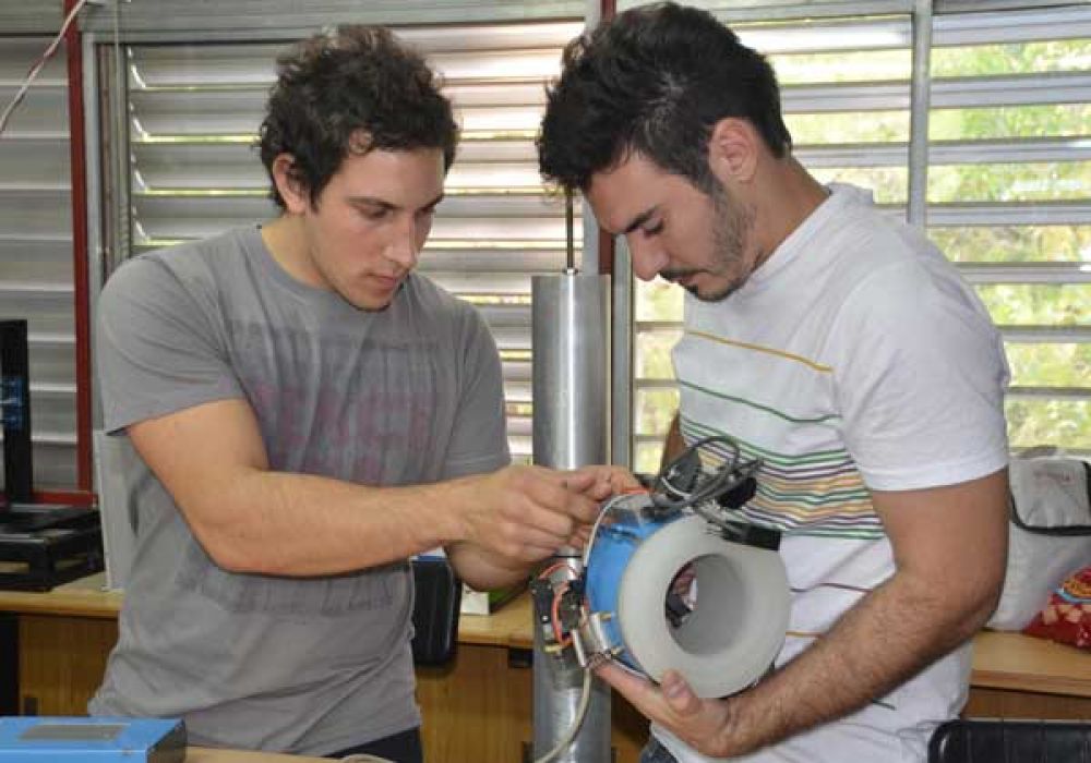 Crearon un robot que prev� fisuras en represas 