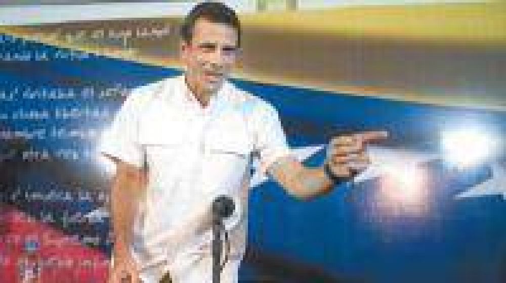 Capriles anunci� que impugnar� las elecciones