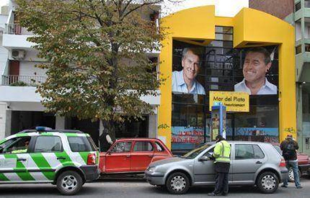 Sobre llovido�.mojado: Multan a dirigentes macristas cuando evaluaban los da�os