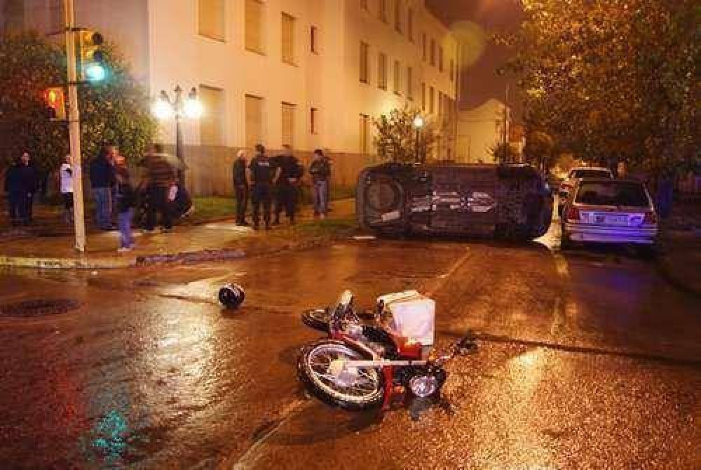ACCIDENTE DE TR�NSITO EN EL CRUCE DE PER�N Y DE PAULA