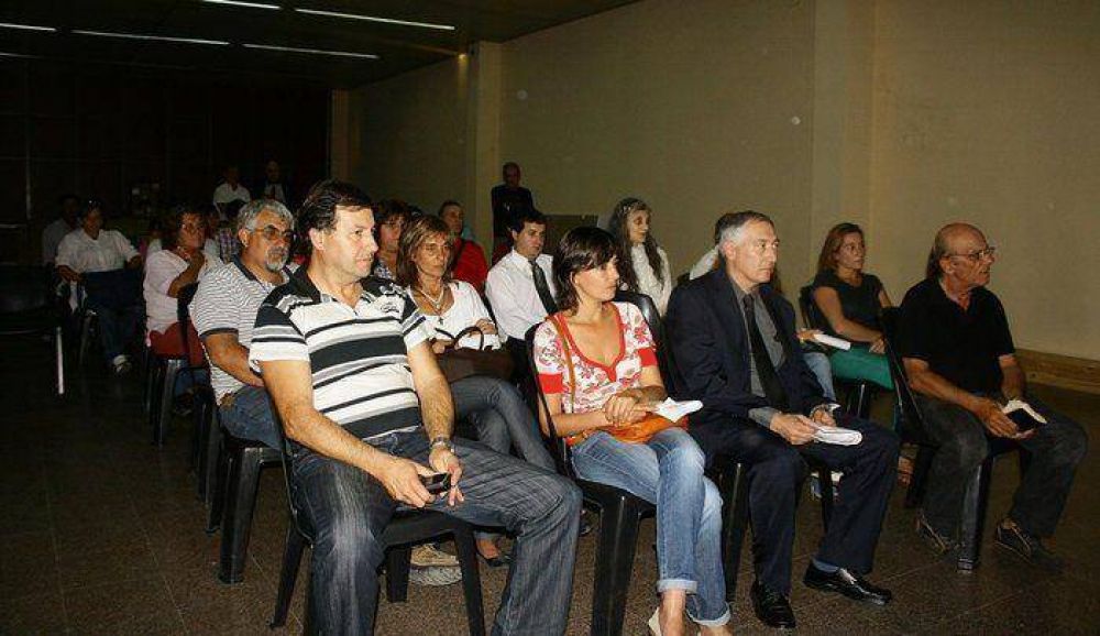 Se realiz� la firma de escrituras y un grupo de azule�os son oficialmente propietarios