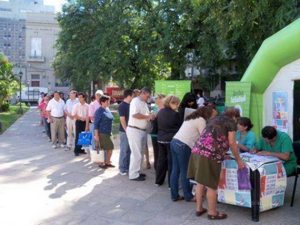 Salud se instal� en la plaza Vera con varios servicios