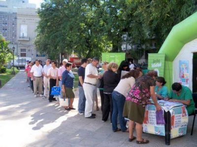 Salud se instal� en la plaza Vera con varios servicios