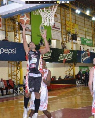 San Mart�n gan� y lleg� a la final