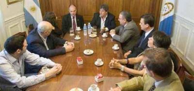 Funcionarios pampeanos en reuni�n sobre pol�tica h�drica