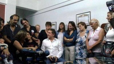 ELSENADOR PALLARES RECIBIO NUEVAMENTE A NICO Y CONTINUA LLAMANDO A LA SOLIDARIDAD