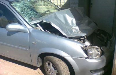 Una familia herida al chocar a un cami�n
