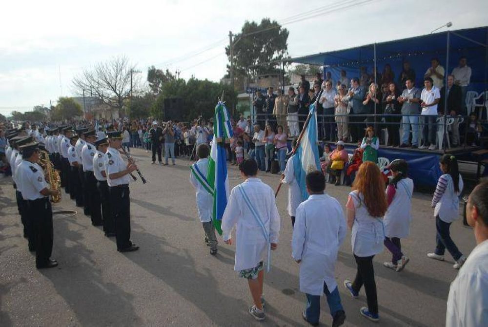 Viedma-Patagones celebr� con desfile 234 a�os