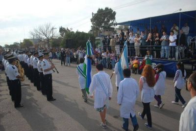 Viedma-Patagones celebr� con desfile 234 a�os