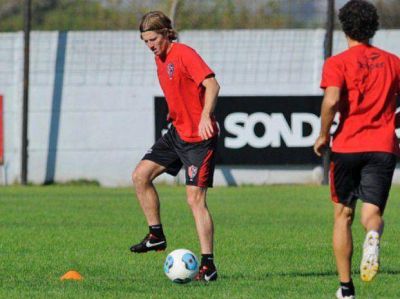 Newell's quiere defender su condici�n de puntero frente a la Academia de Avellaneda