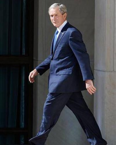 Tras a�os en las sombras, Bush relanza su figura