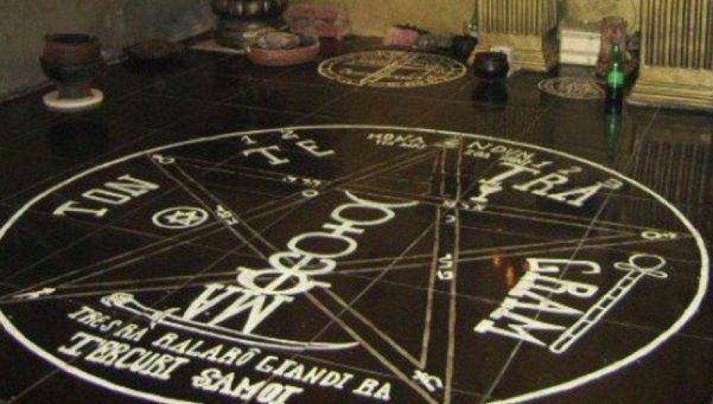 Hombre acusado de quemar vivo a su beb� en ritual es buscado por la polic�a