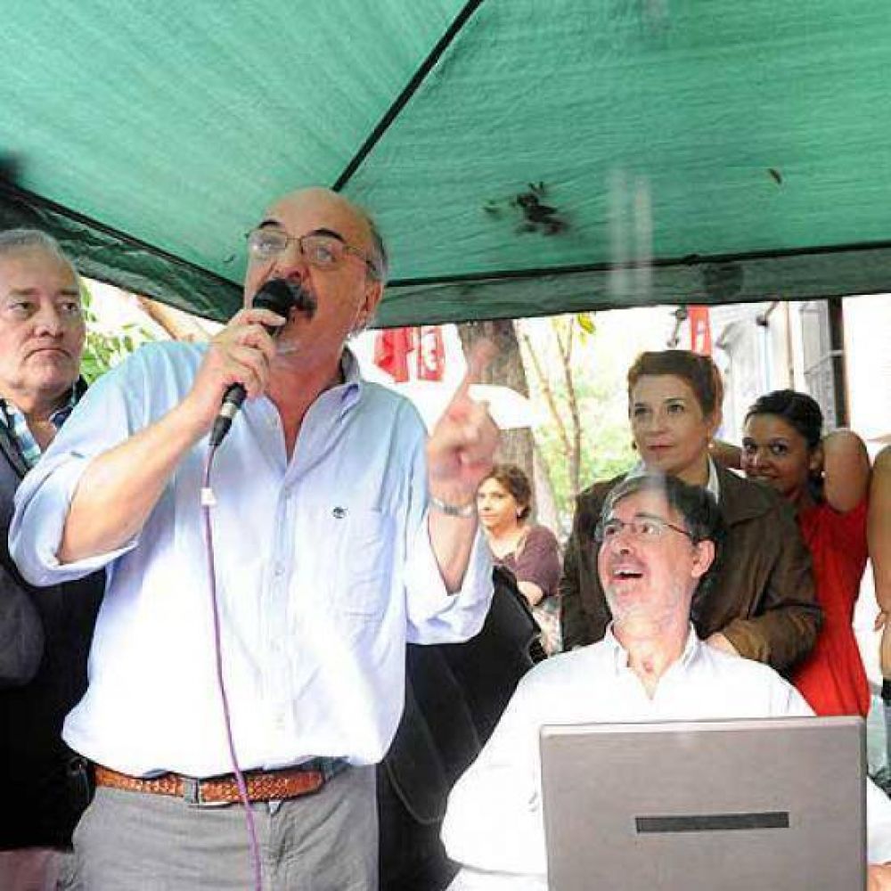 Tomada particip� del lanzamiento del Centro "Socialismo para la Victoria"