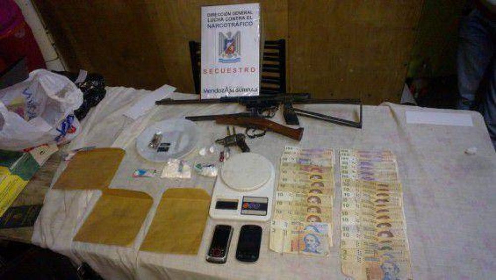 Secuestraron coca�na y armas de fuego en una vivienda en San Mart�n
