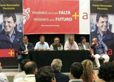 Primer encuentro de profesionales, t�cnicos y universitarios con Massa